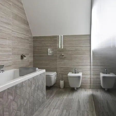 Jacuzzi Roofterrace Luxury Over The Opera Appartamento Budapest