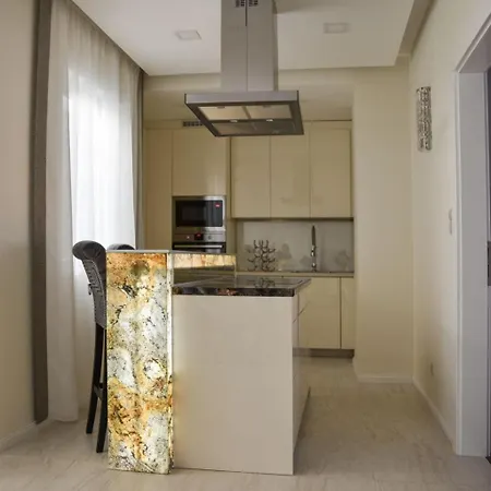 Jacuzzi Roofterrace Luxury Over The Opera בודפשט